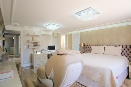 Casa à venda com 290m², 4 quartos e 5 vagasSuíte 4