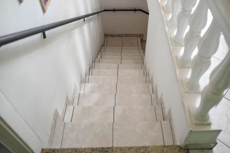 Casa à venda com 160m², 3 quartos e 1 vaga Casa à venda com 160m², 3 quartos e 1 vagaEscada