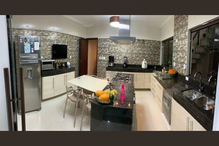 Casa à venda com 136m², 3 quartos e 2 vagas
