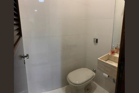 Casa à venda com 136m², 3 quartos e 2 vagas