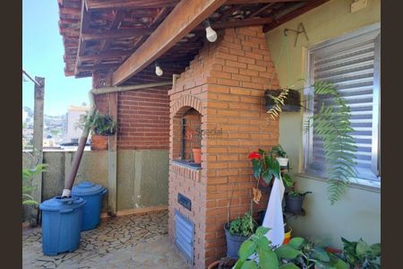 Casa à venda com 205m², 3 quartos e 2 vagas