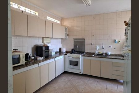 Casa à venda com 205m², 3 quartos e 2 vagas