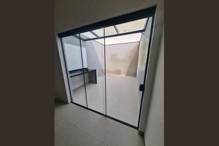 Casa à venda com 105m², 3 quartos e 2 vagas