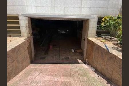 Casa à venda com 306m², 4 quartos e 6 vagas