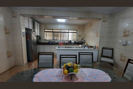 Casa à venda com 235m², 3 quartos e 2 vagas