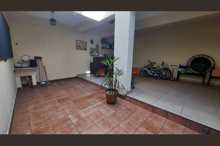 Casa à venda com 235m², 3 quartos e 2 vagas