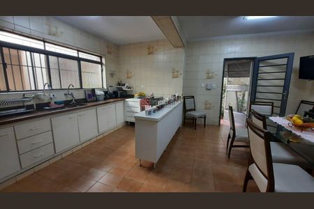 Casa à venda com 235m², 3 quartos e 2 vagas