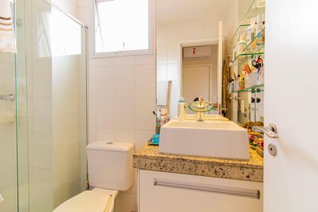Apartamento à venda com 94m², 2 quartos e 2 vagas Apartamento à venda com 94m², 2 quartos e 2 vagasBanheiro da Suíte 1