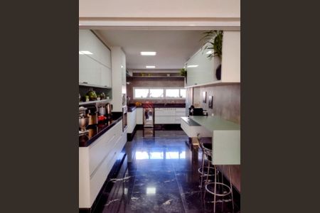 Apartamento à venda com 242m², 3 quartos e 4 vagas