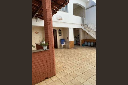 Casa à venda com 210m², 4 quartos e 2 vagas
