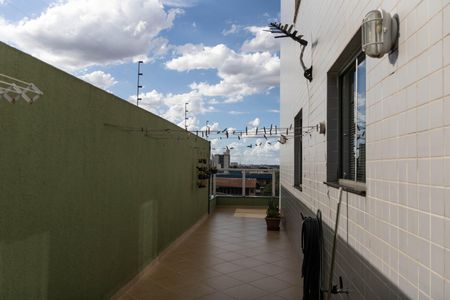 Apartamento à venda com 134m², 3 quartos e 2 vagas Apartamento à venda com 134m², 3 quartos e 2 vagasVaranda