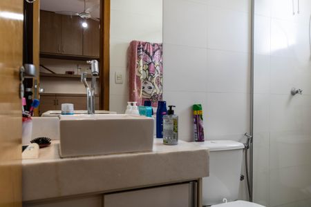 Apartamento à venda com 134m², 3 quartos e 2 vagas Apartamento à venda com 134m², 3 quartos e 2 vagasBanheiro da Suíte