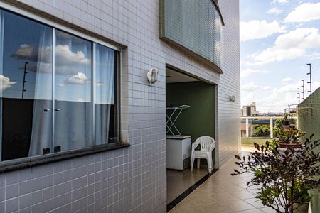 Apartamento à venda com 134m², 3 quartos e 2 vagas Apartamento à venda com 134m², 3 quartos e 2 vagasVaranda