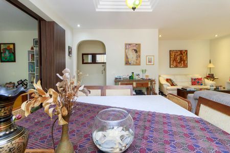 Apartamento à venda com 173m², 4 quartos e 2 vagas Apartamento à venda com 173m², 4 quartos e 2 vagasSala