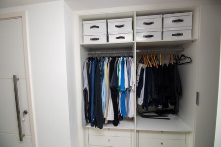 Apartamento à venda com 174m², 3 quartos e 2 vagasCloset da Suíte 2