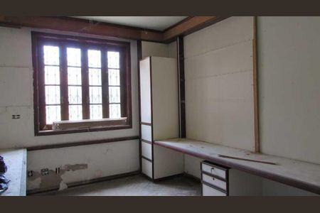 Casa à venda com 353m², 5 quartos e sem vaga