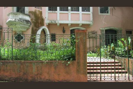 Casa à venda com 353m², 5 quartos e sem vaga