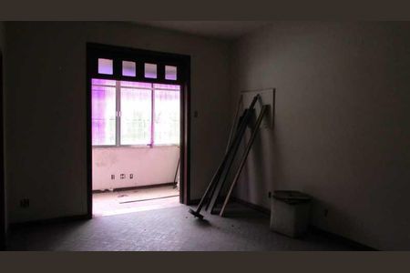 Casa à venda com 353m², 5 quartos e sem vaga