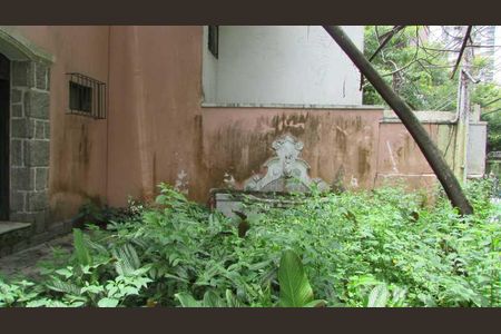 Casa à venda com 353m², 5 quartos e sem vaga