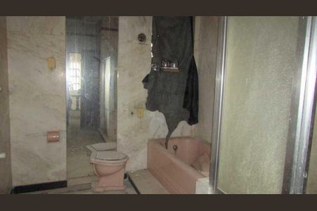 Casa à venda com 353m², 5 quartos e sem vaga