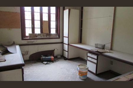 Casa à venda com 353m², 5 quartos e sem vaga