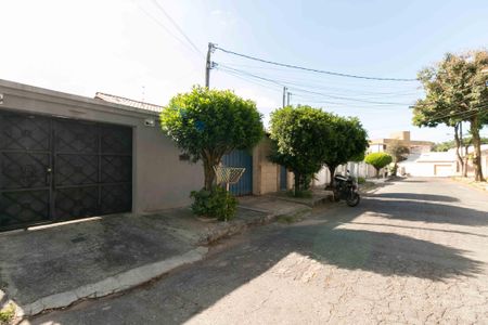 Casa à venda com 80m², 2 quartos e 1 vaga Casa à venda com 80m², 2 quartos e 1 vagaFachada