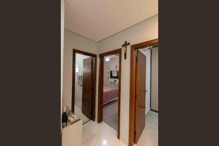 Casa à venda com 80m², 2 quartos e 1 vaga Casa à venda com 80m², 2 quartos e 1 vagaCorredor