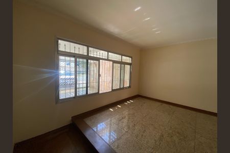 Casa à venda com 143m², 3 quartos e 2 vagasSala