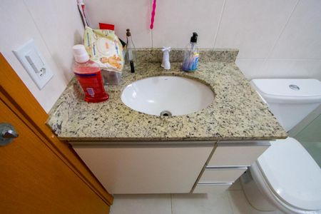 Apartamento à venda com 66m², 2 quartos e 1 vaga Apartamento à venda com 66m², 2 quartos e 1 vagaBanheiro social