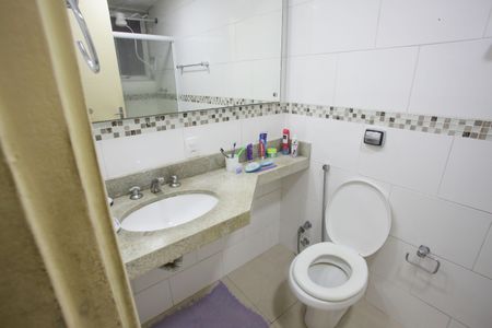 Apartamento à venda com 74m², 2 quartos e 1 vaga Apartamento à venda com 74m², 2 quartos e 1 vagaBanheiro