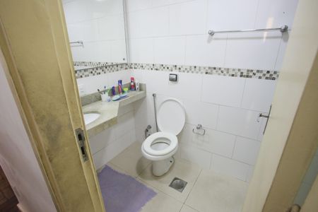 Apartamento à venda com 74m², 2 quartos e 1 vaga Apartamento à venda com 74m², 2 quartos e 1 vagaBanheiro