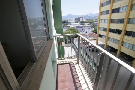 Apartamento à venda com 74m², 2 quartos e 1 vaga Apartamento à venda com 74m², 2 quartos e 1 vagaVaranda da Sala