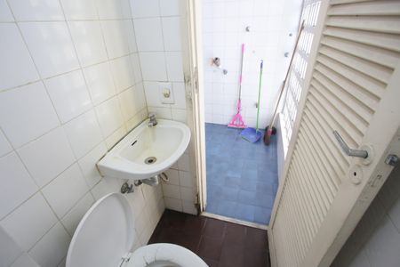 Apartamento à venda com 74m², 2 quartos e 1 vaga Apartamento à venda com 74m², 2 quartos e 1 vagaBanheiro de Serviço