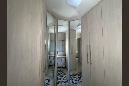 Apartamento à venda com 114m², 4 quartos e 2 vagas Apartamento à venda com 114m², 4 quartos e 2 vagasCloset do quarto