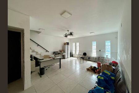 Casa à venda com 180m², 3 quartos e 2 vagas Casa à venda com 180m², 3 quartos e 2 vagasSala