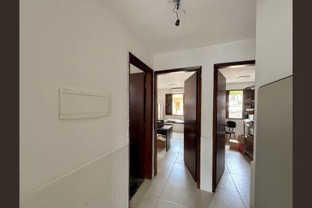 Casa à venda com 180m², 3 quartos e 2 vagas Casa à venda com 180m², 3 quartos e 2 vagasCorredor Quartos