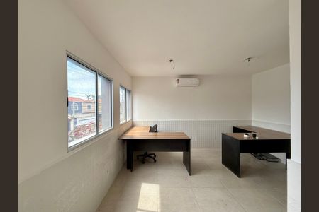 Casa à venda com 180m², 3 quartos e 2 vagas Casa à venda com 180m², 3 quartos e 2 vagasSuíte