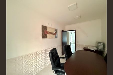 Casa à venda com 180m², 3 quartos e 2 vagas Casa à venda com 180m², 3 quartos e 2 vagasSala