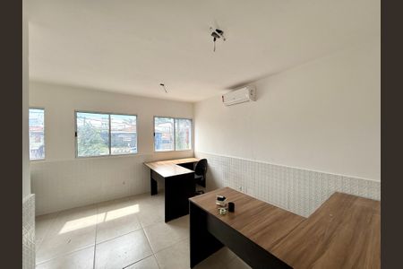 Casa à venda com 180m², 3 quartos e 2 vagas Casa à venda com 180m², 3 quartos e 2 vagasSuíte