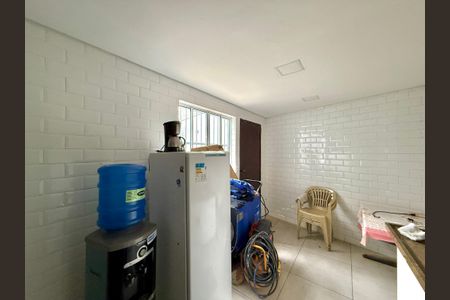 Casa à venda com 180m², 3 quartos e 2 vagas Casa à venda com 180m², 3 quartos e 2 vagasCozinha