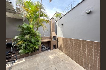 Casa à venda com 180m², 3 quartos e 2 vagas Casa à venda com 180m², 3 quartos e 2 vagasQuintal