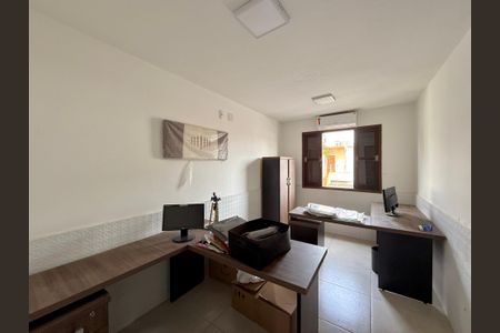 Casa à venda com 180m², 3 quartos e 2 vagas Casa à venda com 180m², 3 quartos e 2 vagasQuarto 3