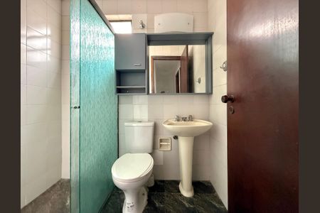 Casa à venda com 180m², 3 quartos e 2 vagas Casa à venda com 180m², 3 quartos e 2 vagasBanheiro Social