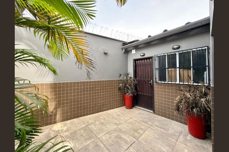 Casa à venda com 180m², 3 quartos e 2 vagas Casa à venda com 180m², 3 quartos e 2 vagasQuintal