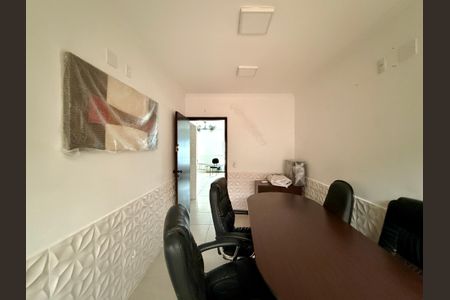 Casa à venda com 180m², 3 quartos e 2 vagas Casa à venda com 180m², 3 quartos e 2 vagasSala