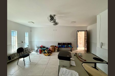 Casa à venda com 180m², 3 quartos e 2 vagas Casa à venda com 180m², 3 quartos e 2 vagasSala