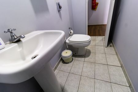 Casa à venda com 208m², 6 quartos e 4 vagas Casa à venda com 208m², 6 quartos e 4 vagasLavabo 3