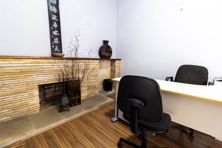 Casa à venda com 208m², 6 quartos e 4 vagas Casa à venda com 208m², 6 quartos e 4 vagasSala