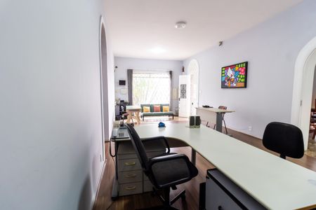 Casa à venda com 208m², 6 quartos e 4 vagas Casa à venda com 208m², 6 quartos e 4 vagasSala