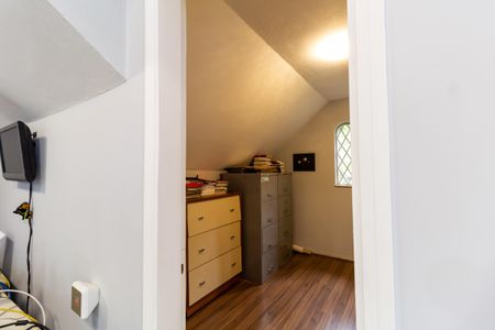 Casa à venda com 208m², 6 quartos e 4 vagas Casa à venda com 208m², 6 quartos e 4 vagasQuarto 4